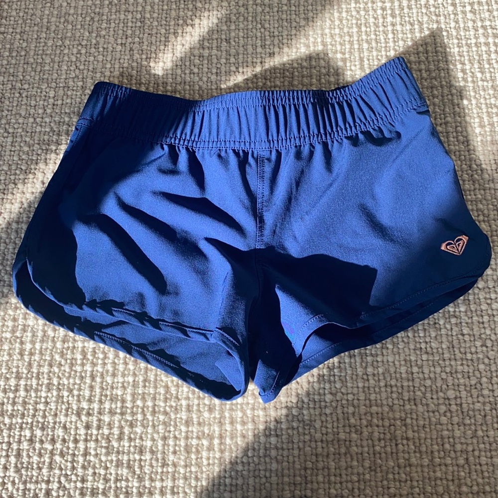 Cute navy Roxy shorts